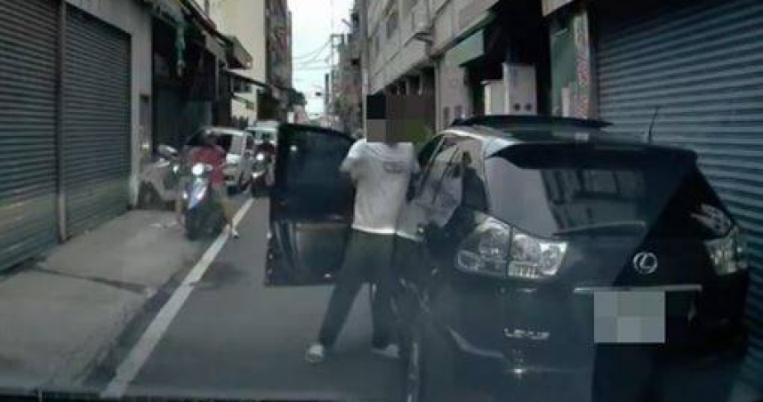 違停被按喇叭竟掏槍！彰化男持槍叫囂遭警閃電法辦　受害車主請「300杯免費飲料」謝警