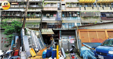 南港翻轉夢一場2/住黑鄉吸廢氣過半輩子 50年破屋老住戶急盼都更