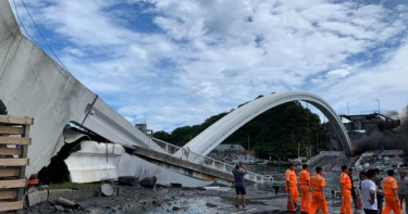 宜蘭南方澳跨港大橋，今天發生坍塌重大意外。（圖／翻攝「您的發言人 議員黃琤婷」臉書專頁）