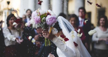 婆婆突下跪「給媳婦200萬」哭求:和我兒子離婚!原因曝光讓她超心寒