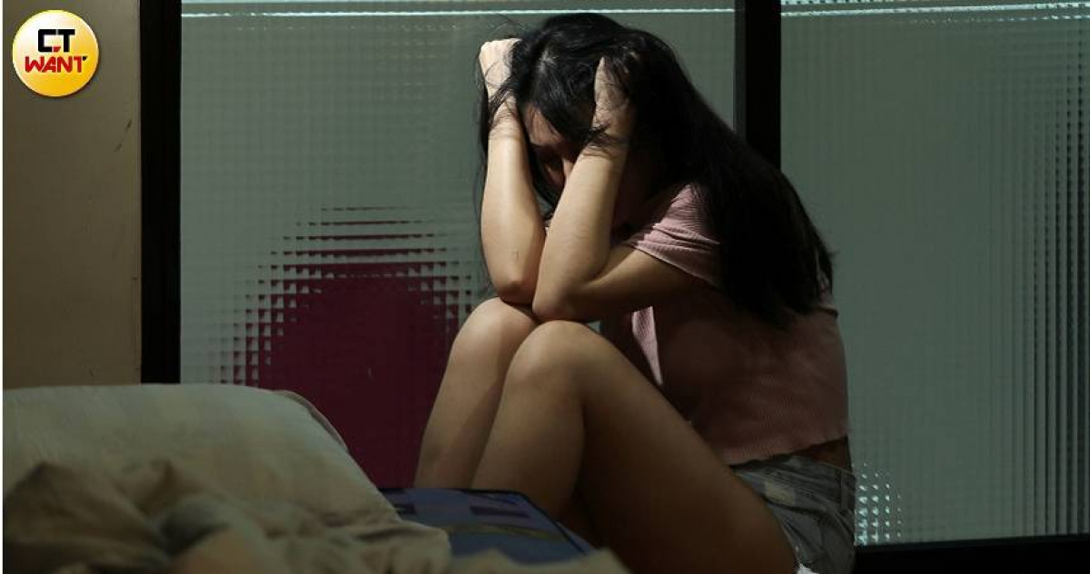 國產國語*迷姦 – 後宮電影院