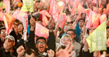 小英競總封街開票 支持者情緒High翻