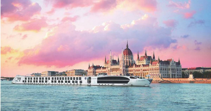 搶攻高端旅遊商機，鳳凰旅遊攜手東南、晴天旅遊合包寰宇河輪，推歐洲頂級河輪之旅。（圖／寰宇河輪提供）