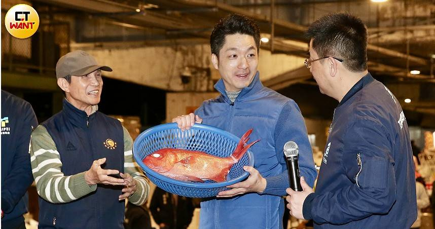 台北市長蔣萬安宣布多項市屬聯合醫院人員福利政策。（圖／黃耀徵攝）