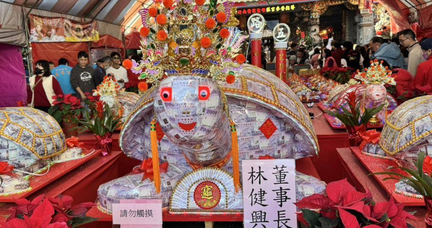 價值200萬的金錢龜王今亮相。（圖／中國時報記者洪秀瑛攝）