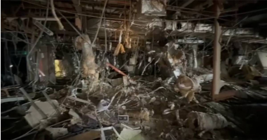 台中新光三越13日發生爆炸意外，12樓內部慘況曝。（圖／翻攝自記者爆料網）