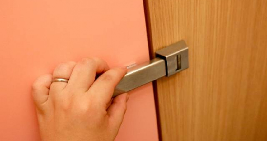 深圳市寶安區的愛仕達電子工廠，被爆料規定員工4小時只能上2次廁所。（示意圖／翻攝自photoAC）