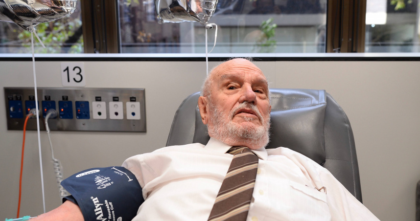 哈里森81歲時完成他人生最後1次捐血。（圖／達志／美聯社）