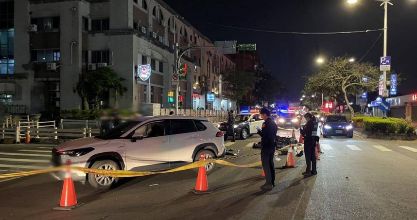 北市警中山分局建國派出所前，昨晚深夜發生死亡車禍。（圖／民眾提供）