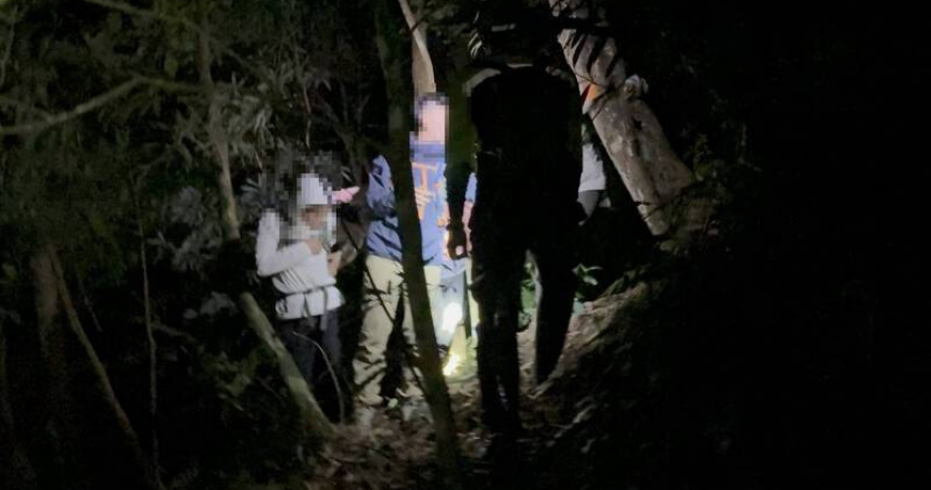 馬武督步道山友迷途9小時 ，警消漏夜搜尋成功脫困。（圖／翻攝畫面）