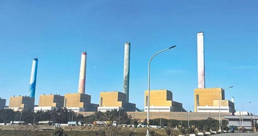 台中火力發電廠13日晚間7時傳出許姓員工量測粉煤機時觸電，出現頭暈症狀，幸意識清楚，送往童綜合醫院治療。（圖／本報資料照片）