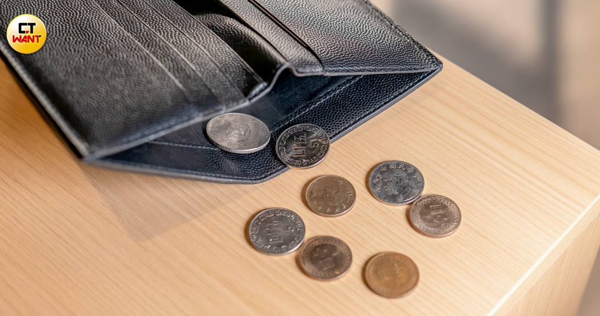 命理師提醒，當「病符星」在命盤中出現，可能讓人在人際、金錢、精神方面出現累積式的破口。（示意圖／焦正德攝）