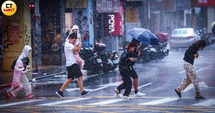 楊柳颱風來襲，明日全台風雨最劇烈。（圖／劉耿豪攝）