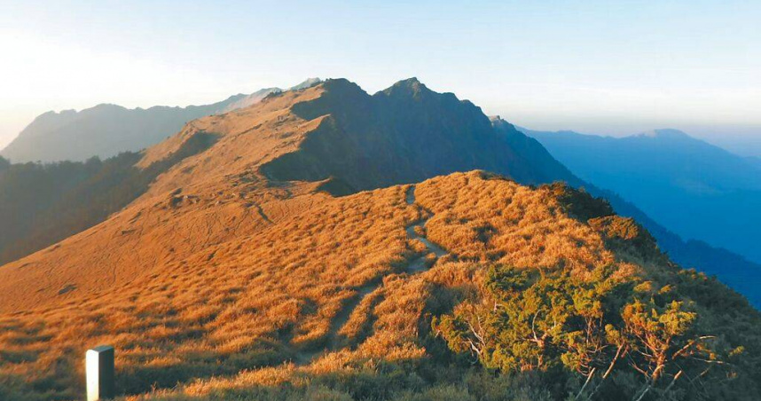 太魯閣國家公園管理處將在奇萊稜線山屋旁新建山屋，因應直升機吊掛建材需求，10月19日至26日、11月10日至19日奇萊山域周邊登山路線暫停申請入園。圖為奇萊主北線。（圖／中國時報羅亦晽攝）