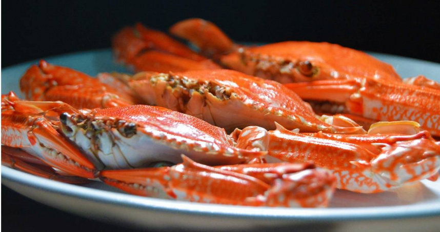 媽媽訂4000元蒸螃蟹送錯家，鄰居吃光慘被打。（示意圖／Pexels）