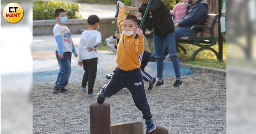 明天各地天氣為多雲到晴，雙北及南高屏白天高溫有望達到36度以上。（示意圖／CTWANT資料照）