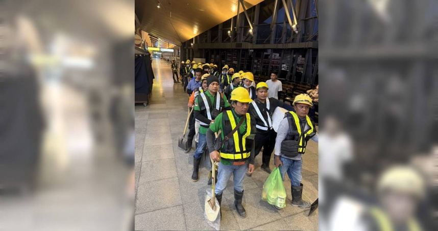 數十名印尼籍移工利用星期天的休假日，自發性前往花蓮救災。（圖／翻攝自臉書，好人會館）