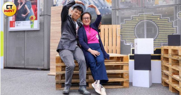 顏正國9歲時演出電影《油麻菜籽》，他在2023年與片中飾演母親的陳秋燕相隔40年再度「母子同框」。（圖／趙文彬攝）