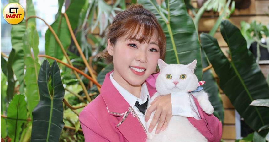 吳美琳特地帶著Hoki從彰化到台北接受訪問。（圖／楊澍攝）