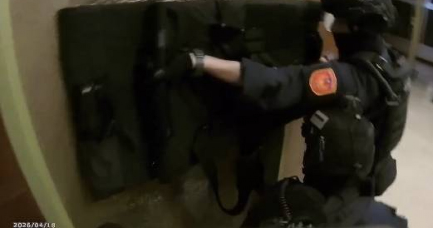 北市大安區一間醫美診所今年大年初五開工時遭人開槍射擊，警方向上溯源再逮幕後主使齊光會林姓幹部到案。（圖／翻攝畫面）