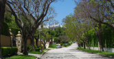 近年不少人開始提倡「慢生活」（Downshifting）主義，透過降低收入與物質消費，換取更多可自由支配的時間、較低的工作壓力，以及更真誠的人際互動。（圖／photoAC）