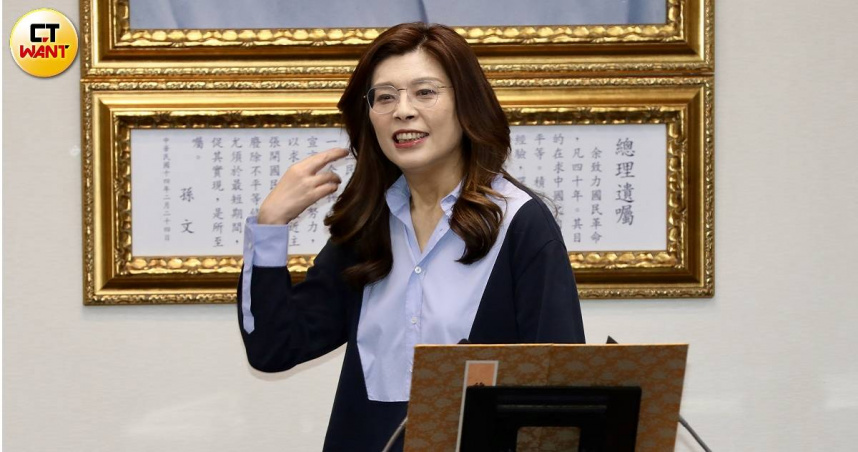 國民黨主席鄭麗文駁斥曾下令藍委「禁挺邱臣遠」。（圖／方萬民攝）