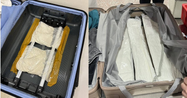 刑事局掌握有不法集團透過假代購來進行跨國運毒，圖為犯嫌行李箱夾帶的毒品。（圖／刑事局提供）