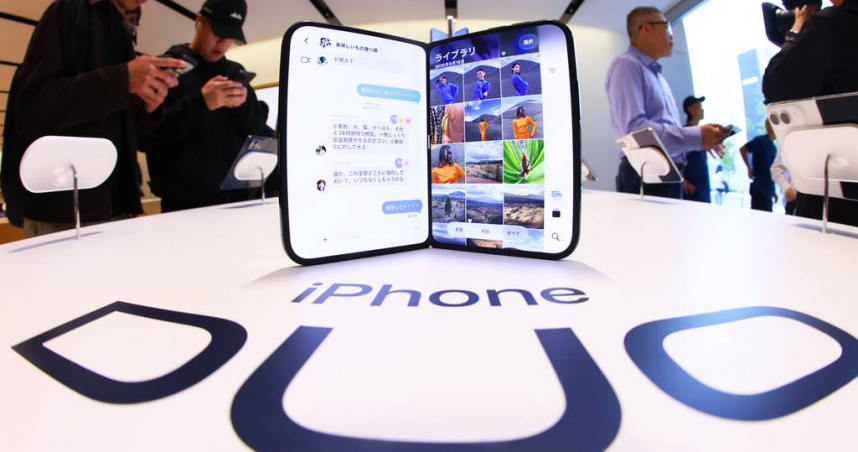 iPhone Duo今在好市多開賣，短短五分鐘銷售一空。（圖／達志／美聯社）
