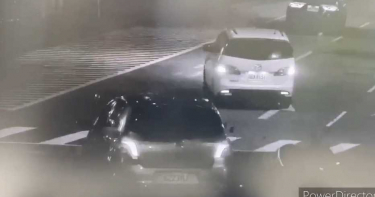 騎士撞轎車噴飛慘死 駕駛崩潰喊:「我不知道」