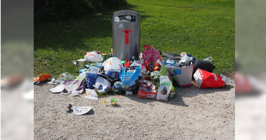 巴西聖保羅州比里吉市（Birigui）一名33歲男子維托爾（Vitor Henrique Pelicer）因為「1袋垃圾」遭鄰居射殺身亡。（示意圖／Pixabay）