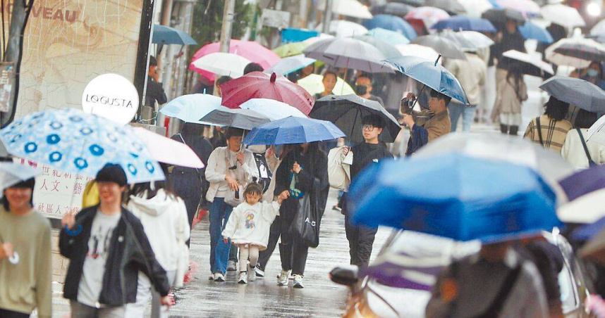 2024年全年失業認定件數達9萬938件，創下金融海嘯以來次高，顯現勞動市場整體不如想像中穩定。圖為15日台北街頭。（圖／中國時報杜宜諳攝）