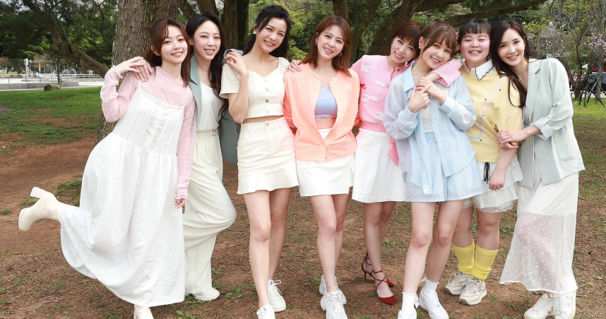 《好運來》將展開第二代的劇情，程雅晨（左起）、林筳諭、何蓓蓓、蘇晏霈、王瞳、謝京穎、宮美樂、徐千京齊聚拍攝宣傳物。（圖／民視）