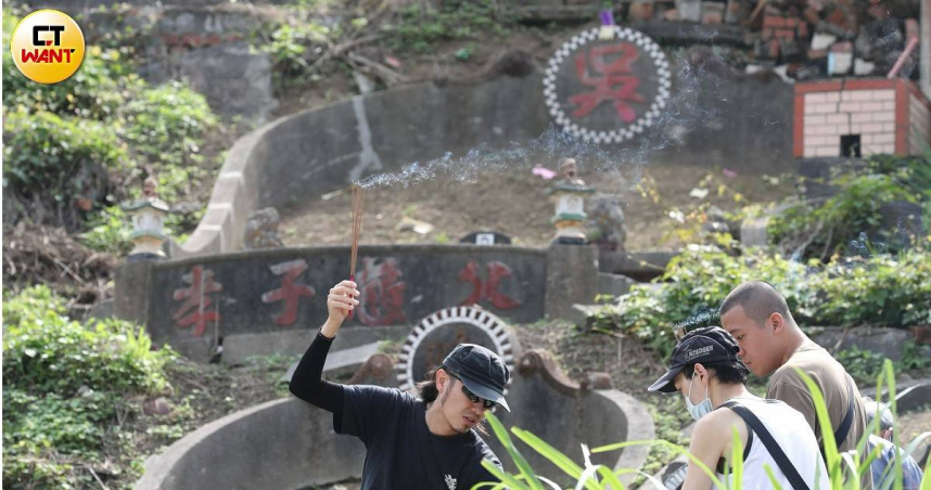 清明節是掃墓祭祖的節日，但現代人工作忙碌，常常抽不出時間。（示意圖／劉耿豪攝）