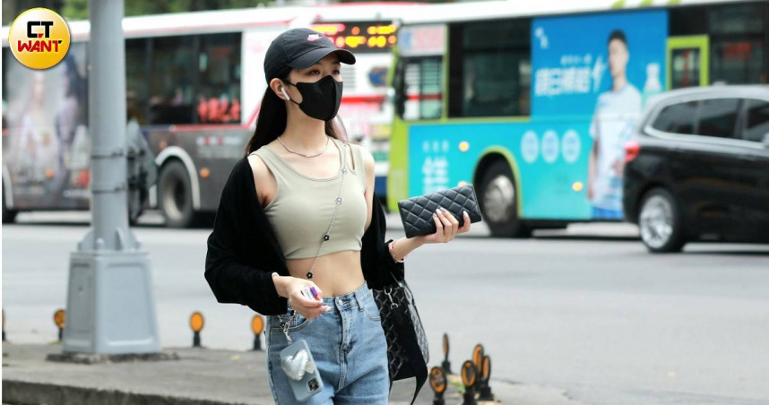 22日台北濕度只有8％破40年紀錄。（圖／周志龍攝）