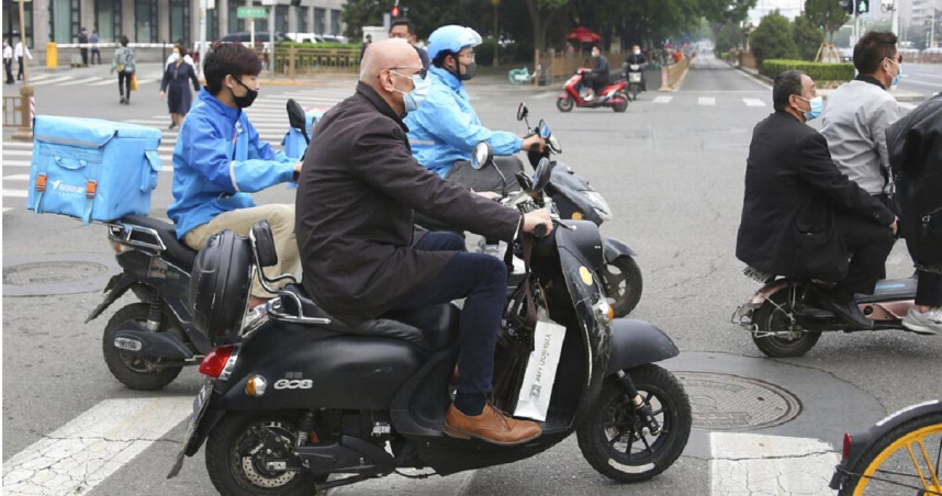 車行老闆出面解答，表示市面上所有的國產機車不論價錢，其實都只建議加92汽油，避免引擎積碳。（示意圖／達志／美聯社）