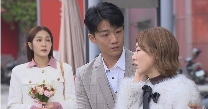 劇中，楚翔（中）與邱子芯（左）飾演的情侶因夏語心（右）的介入陷入三角糾葛。（圖／三立提供）