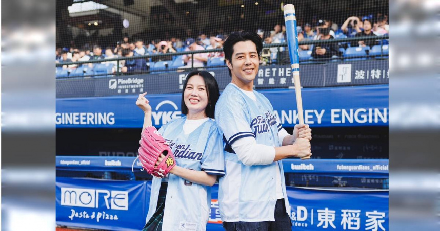 胡宇威、苗可麗兩位《我們這一攤2》攤主，13日擔任富邦悍將新莊主場的開球嘉賓。（圖／富邦悍將提供）