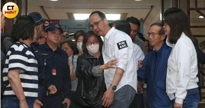 國民黨主委黃呂錦茹無保請回。（圖／趙世勳攝）