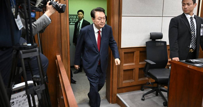 進入法庭的尹錫悅。（圖／達志／美聯社）