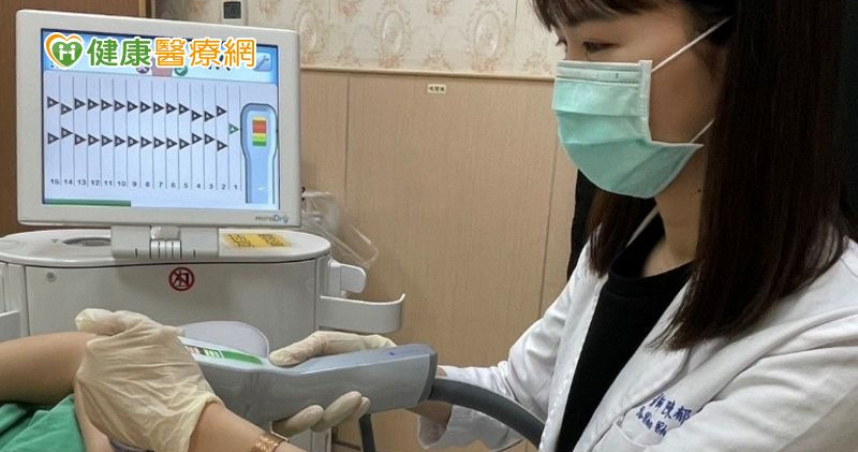 公共場所「腋下危機」恐成社交殺手？醫推關鍵方法　改善腋味尷尬！