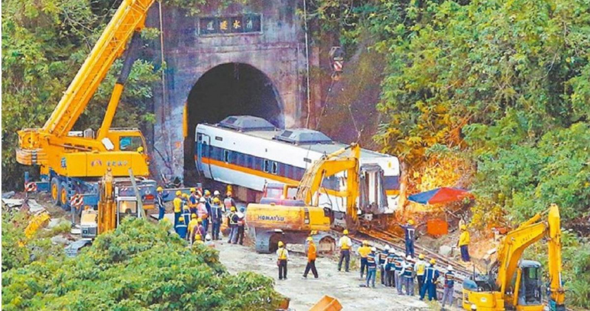 2021年台鐵「太魯閣號」事故釀49死213傷悲劇。花蓮高分院今二審宣判，釀禍承包商李義祥過失致死維持5年，肇事逃逸從無罪改重判7年、令新增妨害投標案10月，定應執行12年6個月。（圖／報系資料照）