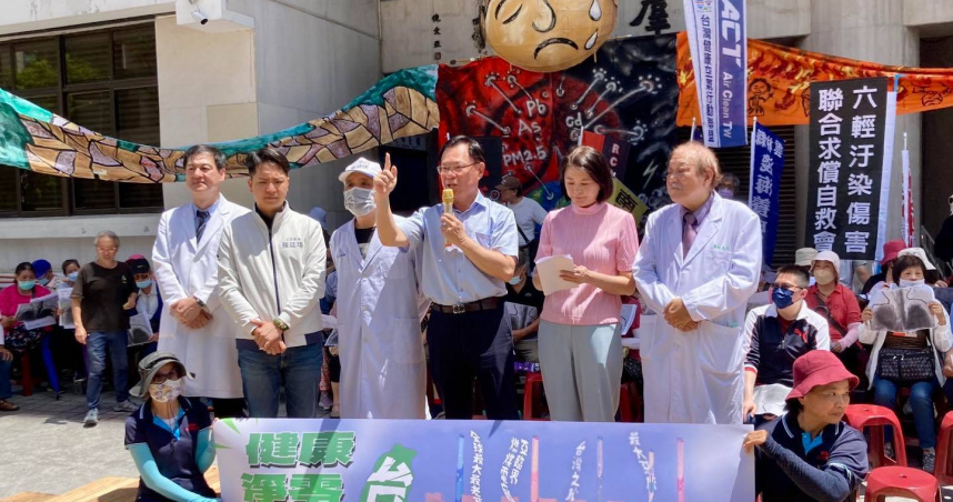 民眾黨立委張啓楷聲援出席環團「汰煤氣候集會」，直指中火是全民健康的隱形殺手。(圖／取自張啓楷臉書）