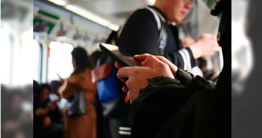 女子感嘆，她出社會後經常睡不飽，每天都覺得很累，「怎麼可能有人能夠睡滿8小時？」（示意圖／Unsplash）