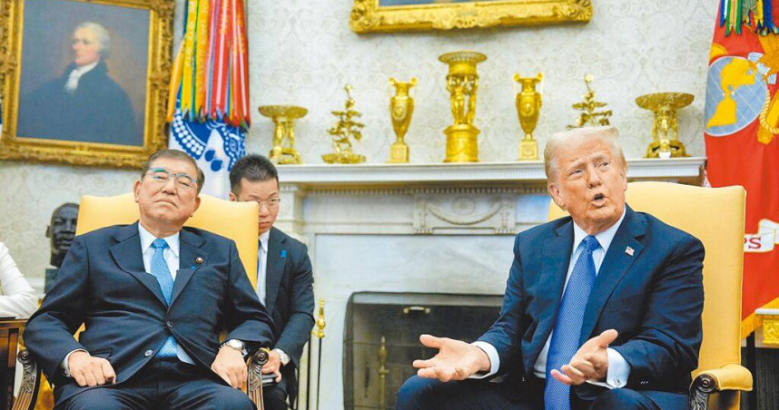 如果日、美無法在9日前達成貿易協議，日相石破茂說為捍衛國家利益，已準備面對所有狀況。圖為石破茂（左）2月赴白宮與川普總統（右）會面。（圖／路透社）