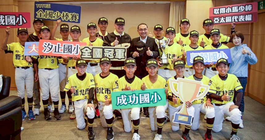 成功少棒隊召集新北市各校好手組成新北代表隊，在全國資格賽奪冠。（圖／讀者提供）