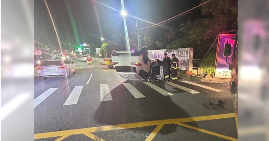 新北八里深夜24歲男租車翻覆。（圖／翻攝畫面）