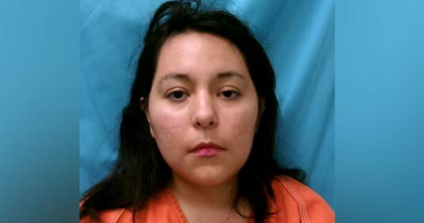 德州母親凡妮莎．艾斯奎維爾涉嫌將15個月大兒子留置熱車內致死，已遭警方依謀殺罪逮捕。（圖／達拉斯警方提供）