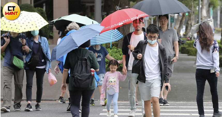 今日各地大多為多雲到晴，中午過後在西半部地區及其他山區有局部短暫雷陣雨。（圖／劉耿豪攝）