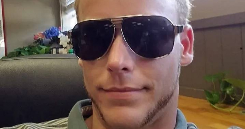 美國休士頓一名34歲男子莫布里（Jessie Mobley Jr.）到餐館吃牛排，突然昏倒卻被店員當遊民拖到街上，不報案或叫救護車，隔天被發現時已變發紫腐屍。（圖／翻攝自gofundme網站）