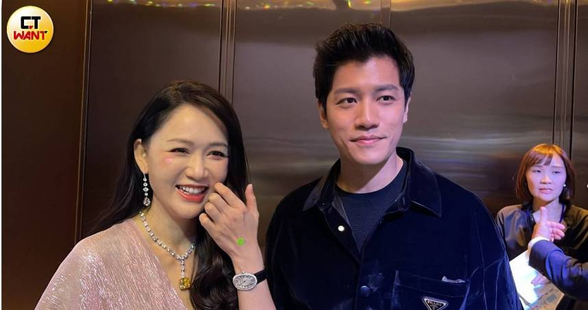 陳喬恩與先生曾偉昌在2022年3月登記結婚後，經常透過社群放閃，但她近日在綜藝節目上坦言，自己在吵架時曾脫口「那就離婚吧」，甚至讓曾偉昌聽了難過落淚。（圖／常朝貴攝）